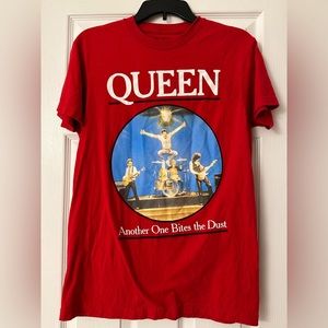 🤍QUEEN TSHIRT🤍